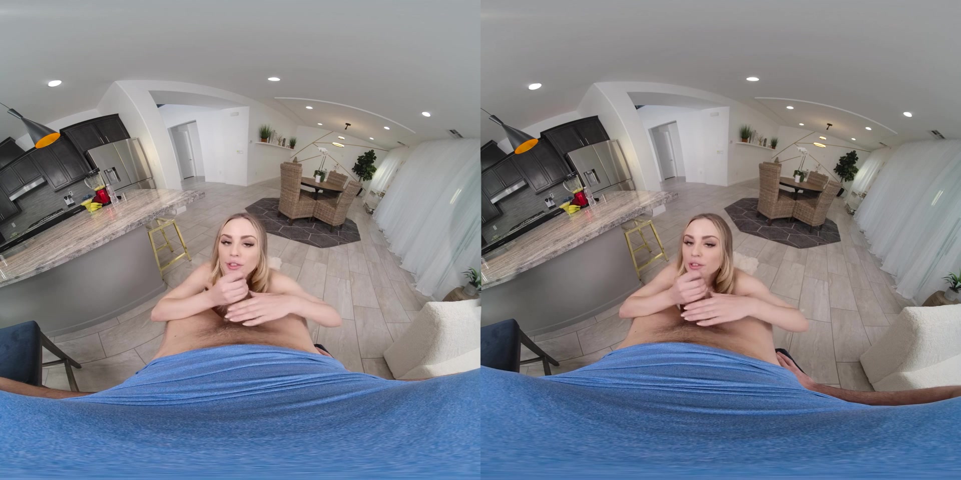 Anna Claire Clouds in Extra Juicy Smoothie VR Porn Video - VRBangers