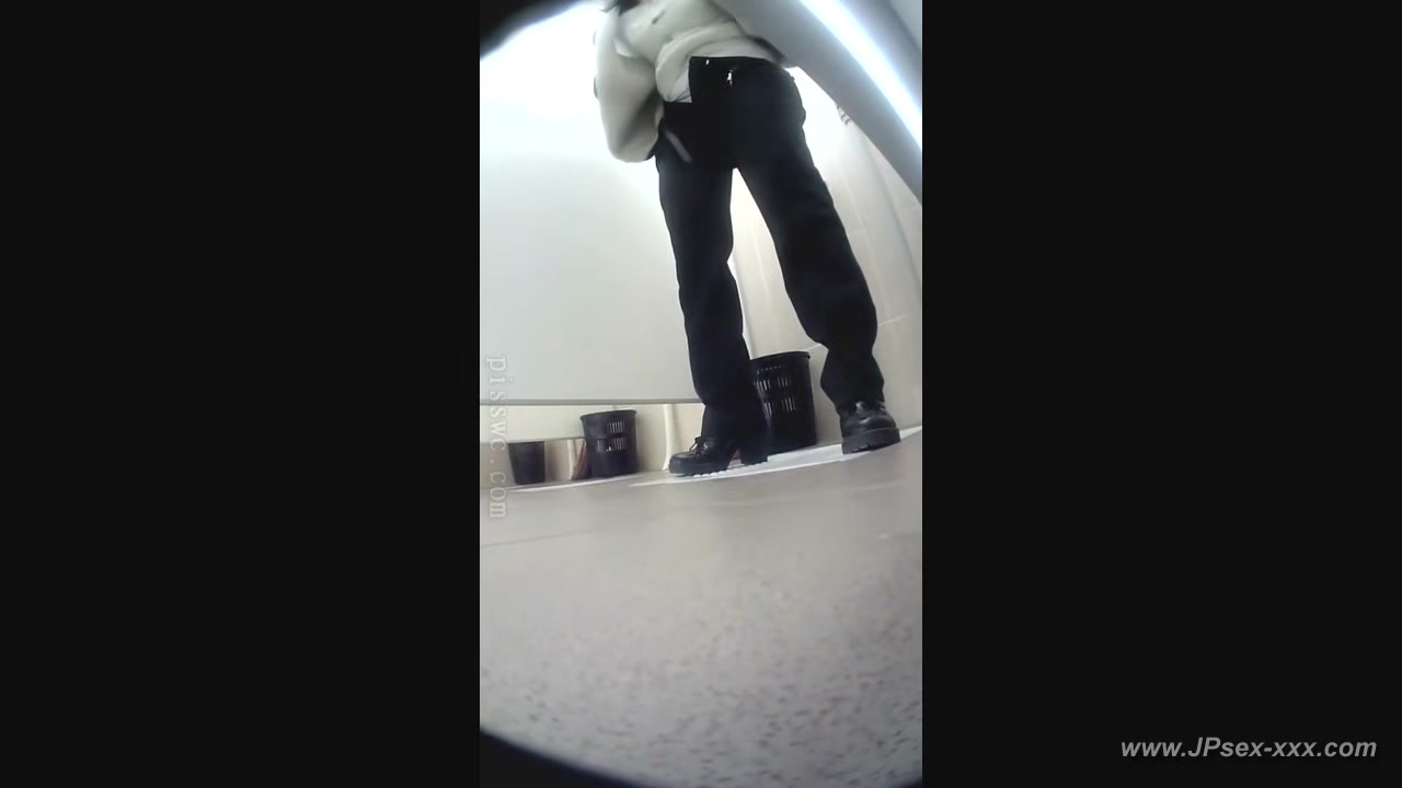 peeping blondes go to toilet.77