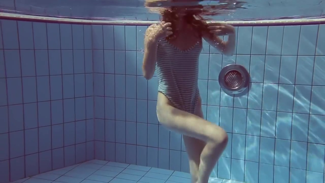 Hot Underwater Chick Libuse Naked And Hot