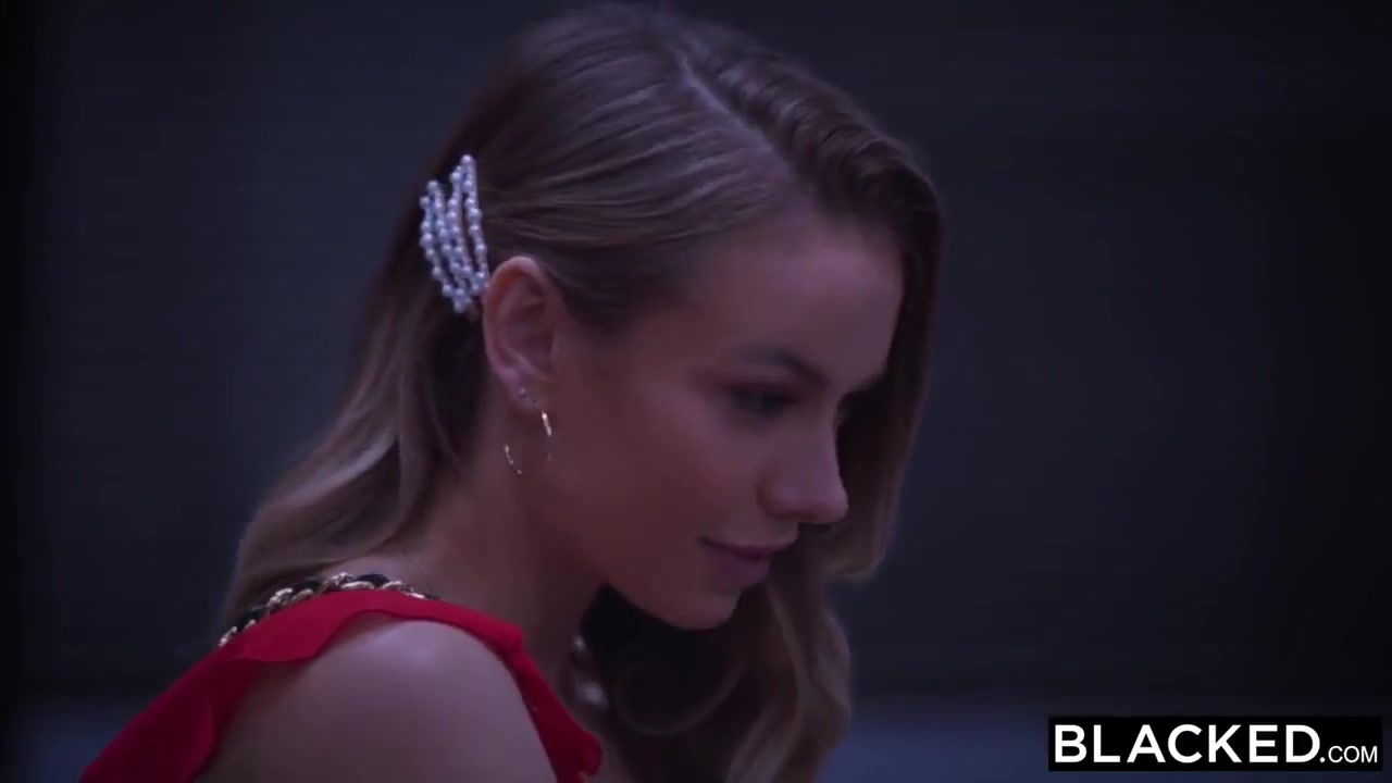 Naomi Swann In Snooping Around Will Get You 2 Bbcs In Ur Snooper