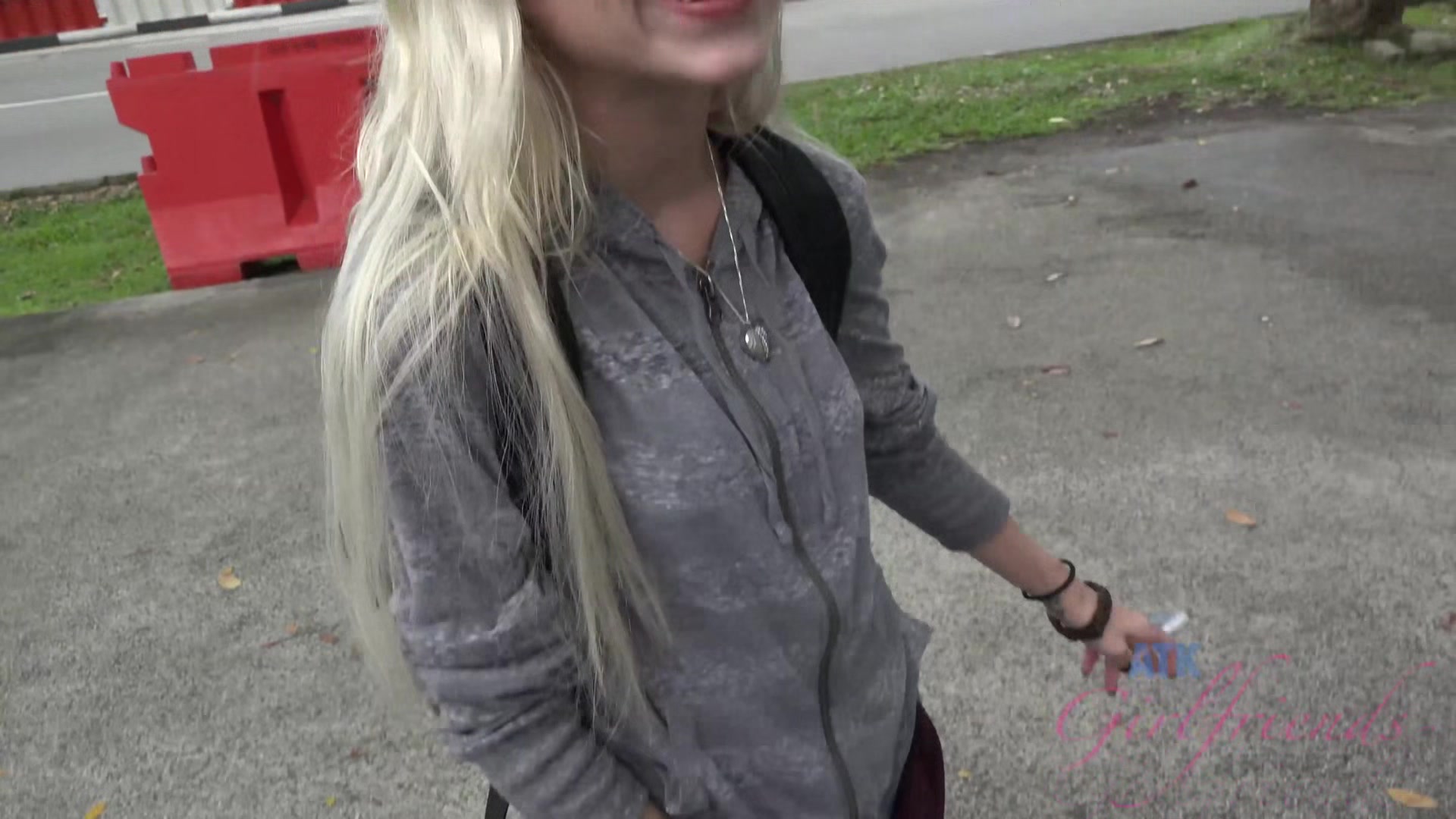 Virtual Vacation With Sexy Blonde Girl