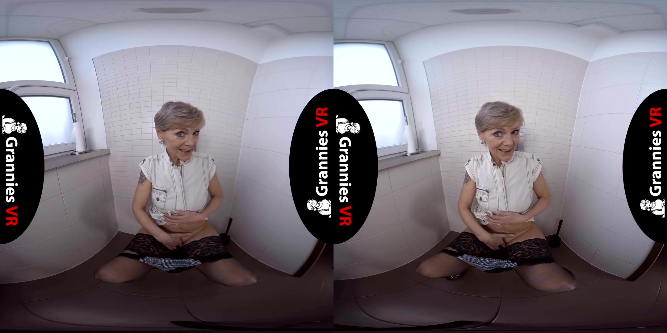 Lady Diana Tinkling on the Toilet - Granny Fingering Peeing