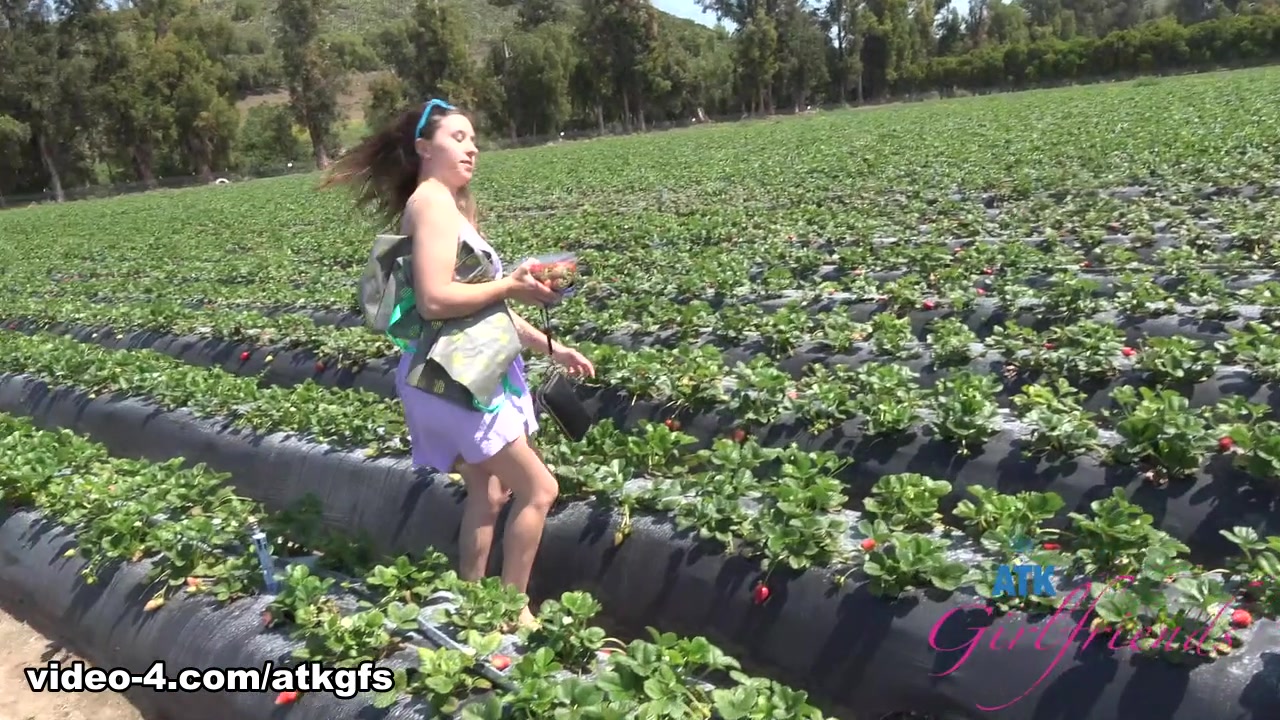 Kourtney Rae : Virtual Date Movie - ATKGirlfriends
