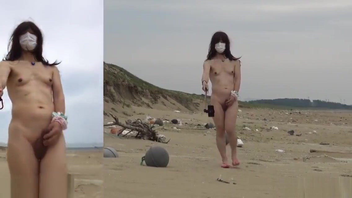 CD Ijuin Maki selfie on the beach