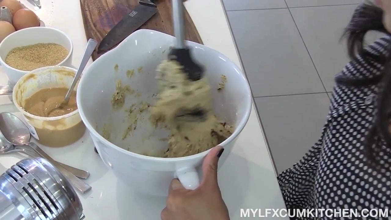 Eating Her Cookie - MYLF