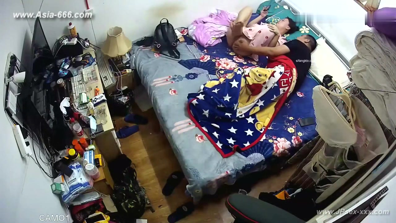 Hackers use the camera to remote monitoring of a lover's home life.625