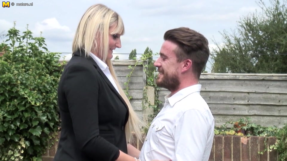 Tall British Housewife Doing Her Lover In The Garden - MatureNL