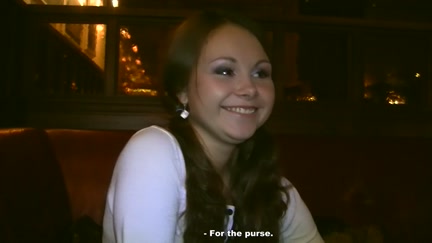 Hot gal does irrumation in front of everybody