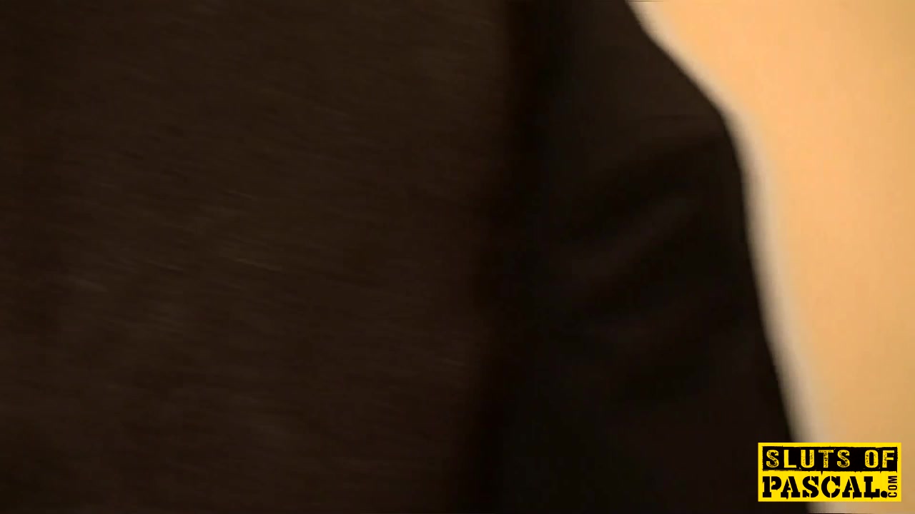 BDSM brit Amber squirts before facial domination