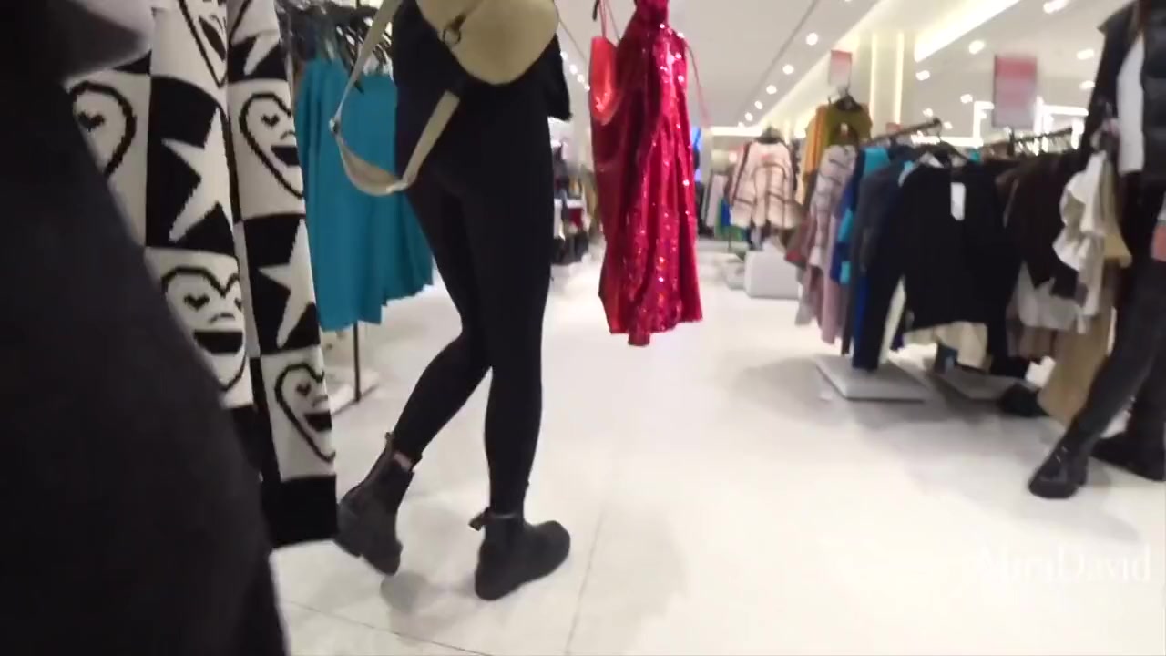 Babe Gets Public Risky Blowjob In Close To Be Caught 10 Min
