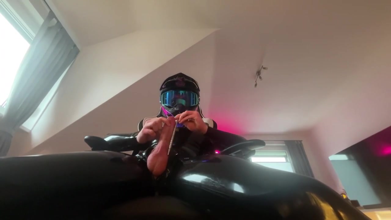 Horny Rubber Mx Biker Sounding Himself (huge Cumshot)