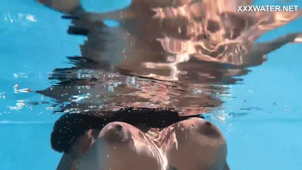 Venezuelan Juicy teen 18+ Showing Big Tits Underwater
