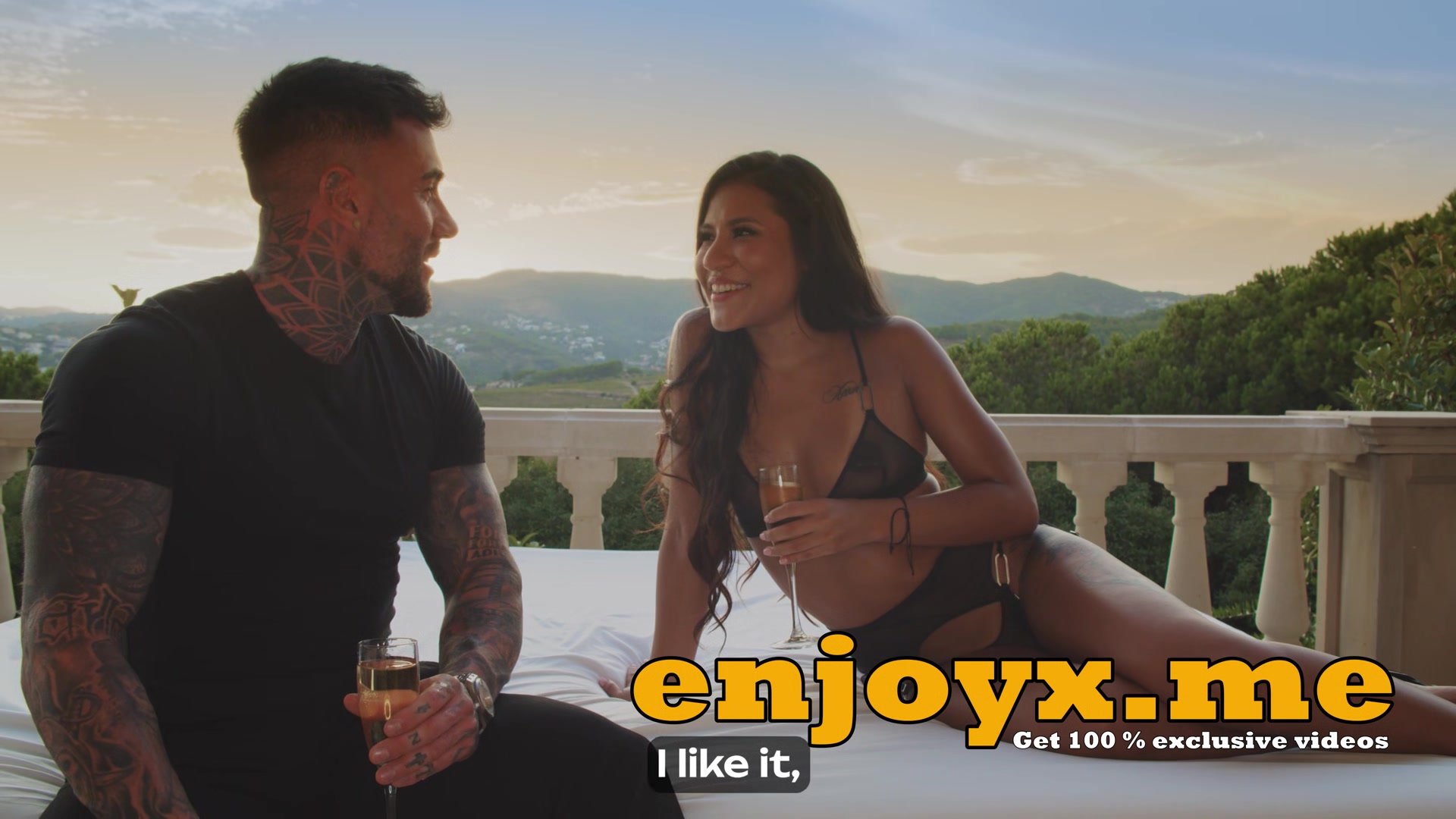 Sunset ignites Andrea Retali's horniness.Spanish brown-haired Andrea Retali intensively gets smashed outdoors in full