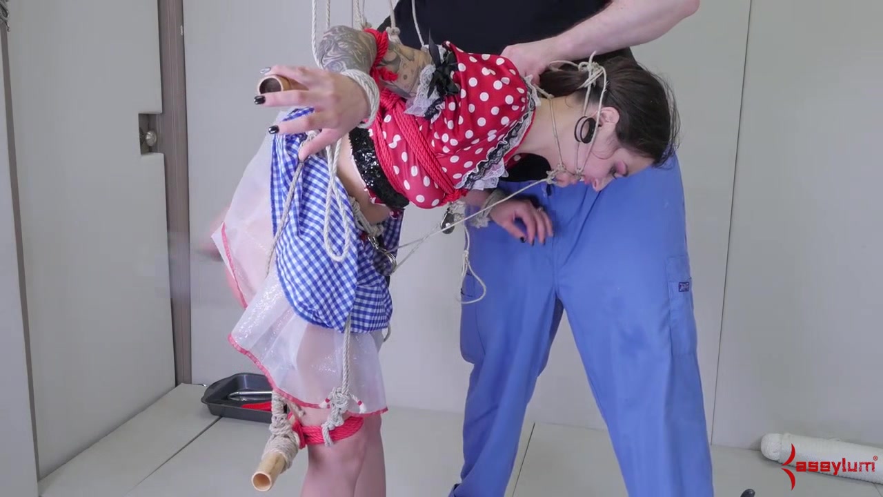 Tied up sub deepthroats dick