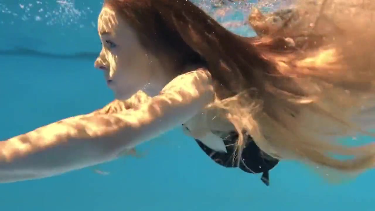 Perfect Body Blonde Teen 18+ Enjoys Naked Swimming