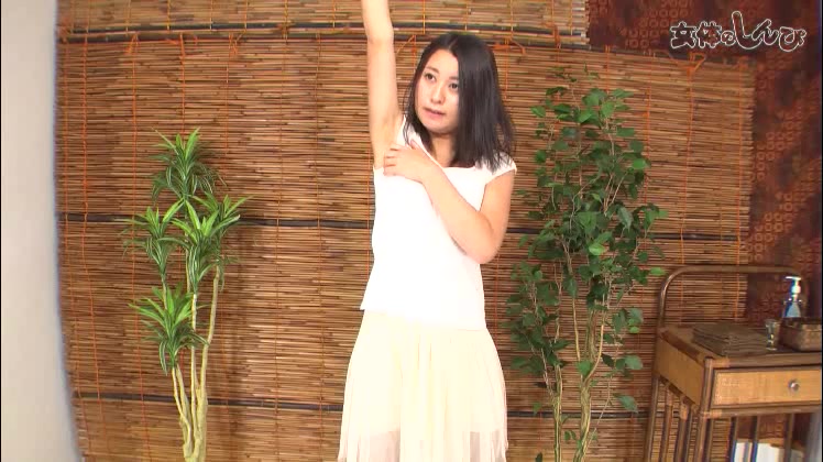 The woman who responds to the directions indifferently deadpan - Fetish Japanese Video
