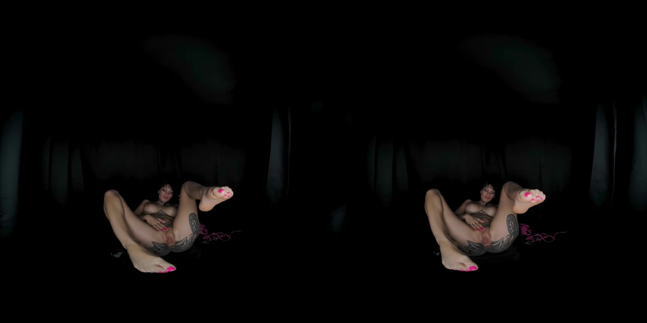 Her Dirty Poolside Feet - Tattooed Alt-Girl Foot Fetish VR