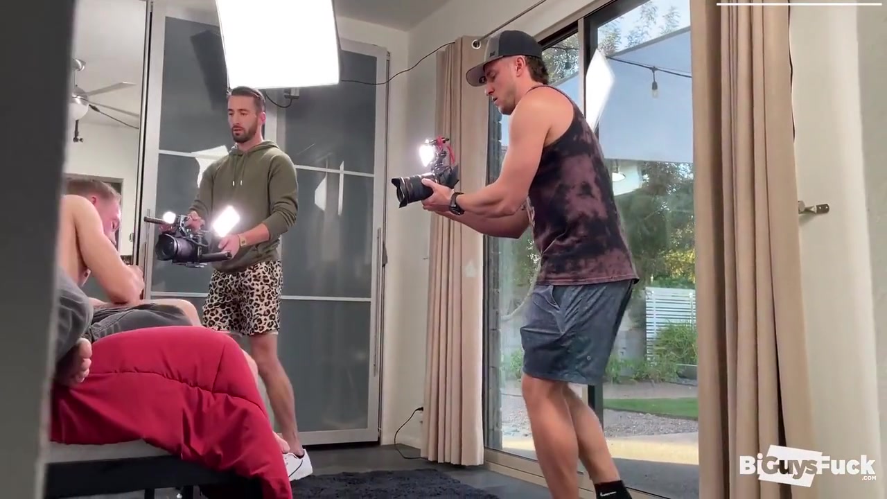Bi 3 Way Hotttt Fuck Sesh - Behind The