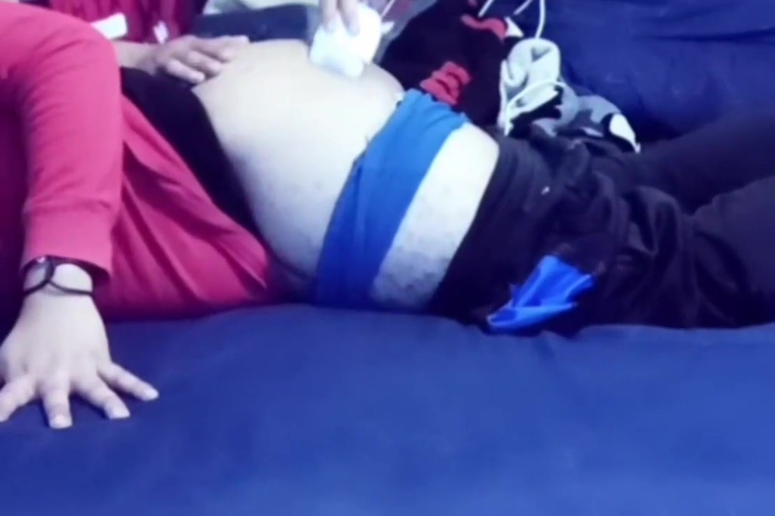 Gay Porn In Mi Amigo Hetero Me Ayuda A Depilarme Y Se Termina Excitando 6 Min