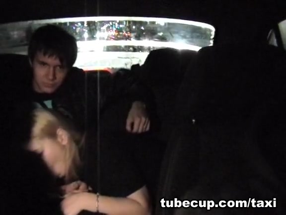 Blonde shows her passion on the taxi camera