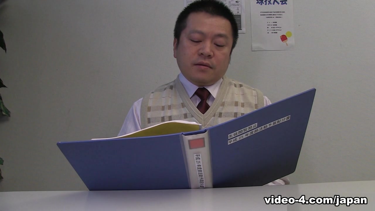 Sayaka Aishiro is shy to meet a guy in the toilet - JapanHDV