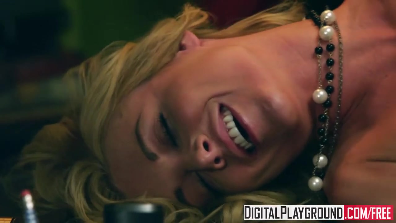Kayden Kross - Sexy Blonde boss wants her pussy licked at work - Digital Playground