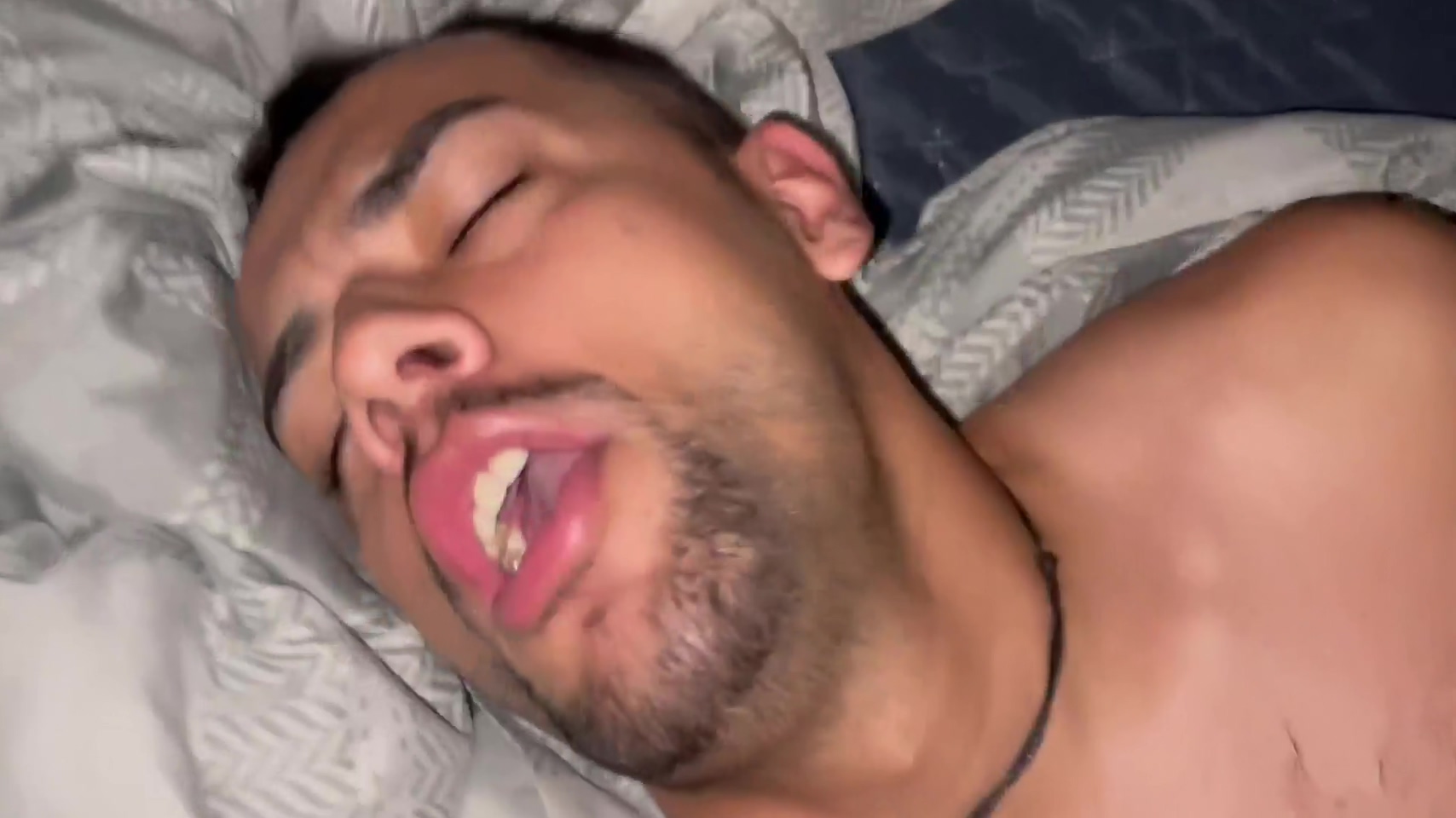 Gay Porn - Roludos Transando Gostoso Em Cena De Sexo Gay Quente. Dois Caras Bem Roludos Fodendo Bem Gostoso Em Cima De Uma Cama - Full Red 5 Min