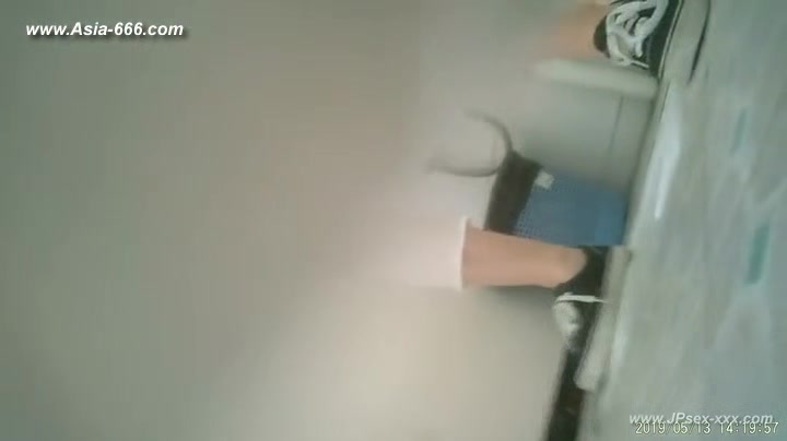 chinese girls go to toilet.146