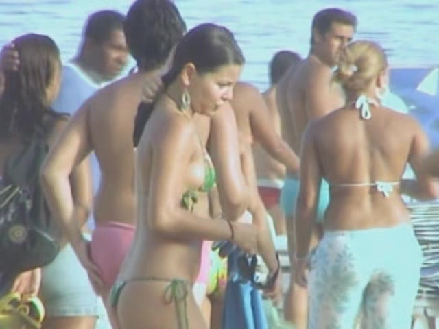 Showering off at the beach - GNDBeachVideos