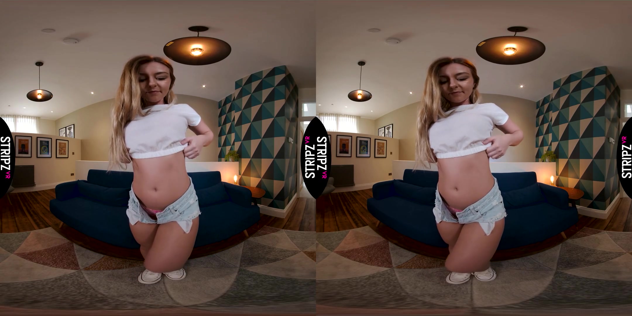 Elle Hunter in Banging Boobs - StripzVR
