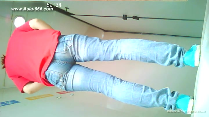 chinese girls go to toilet.31