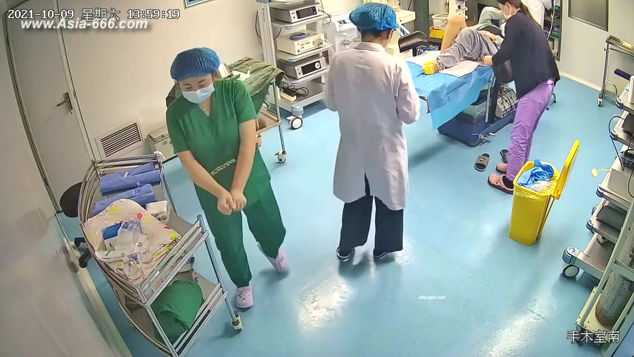 Peeping Hospital patient.13