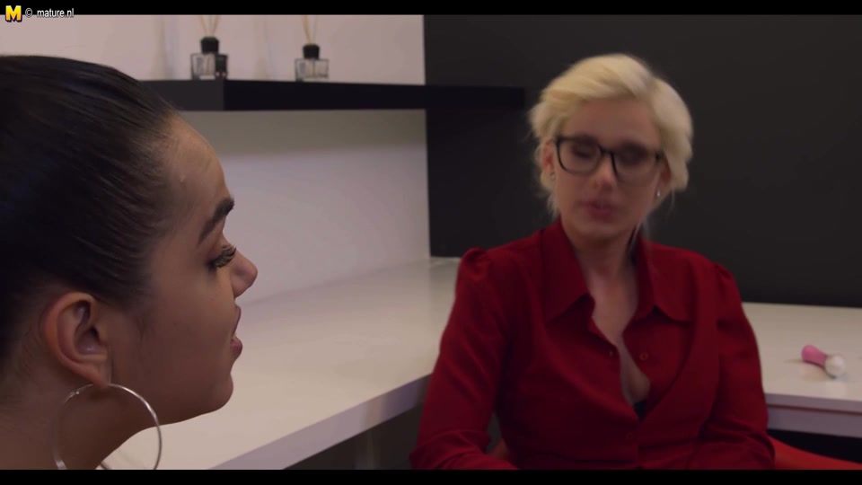 Two Horny Lesbians Eat Each Other's Pussies - MatureNL