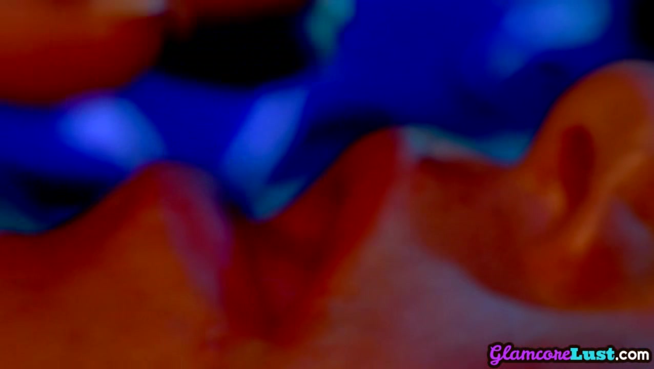 Glamcore lesbian fingers before oralsex and vibrator toying