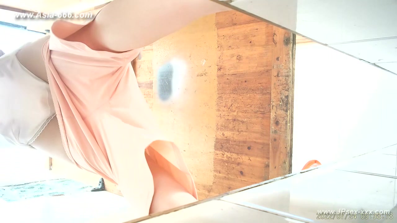 chinese girls go to toilet.299