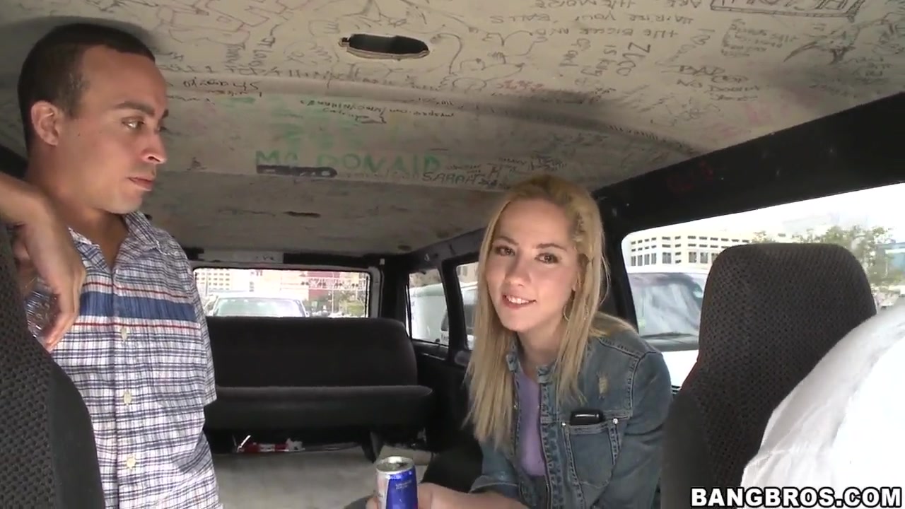 Layla Leoni wanna have sex in a bang bus