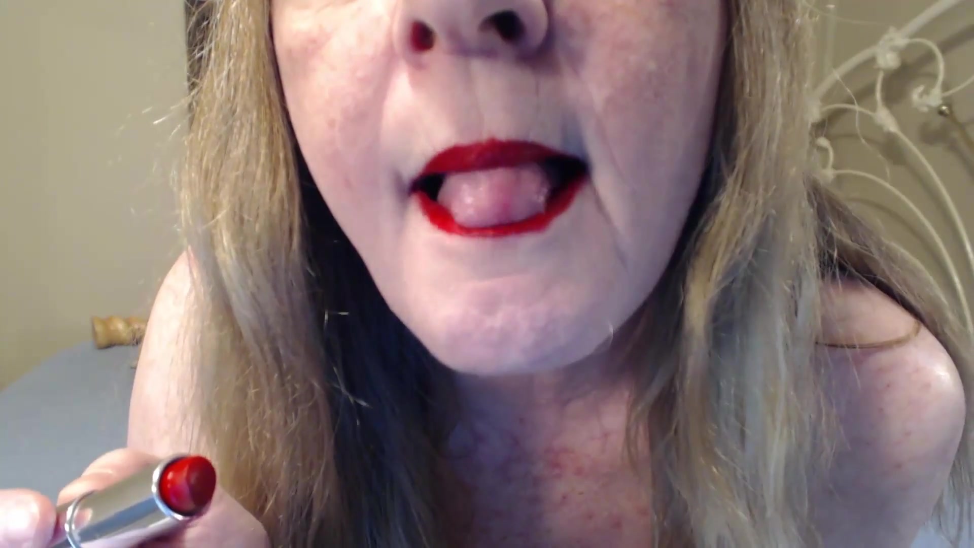 ~Juicy Red Lips On Your Cock - TacAmateurs