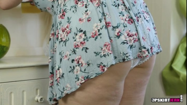 Ellie Roe "Clean Strokes" - UpskirtJerk