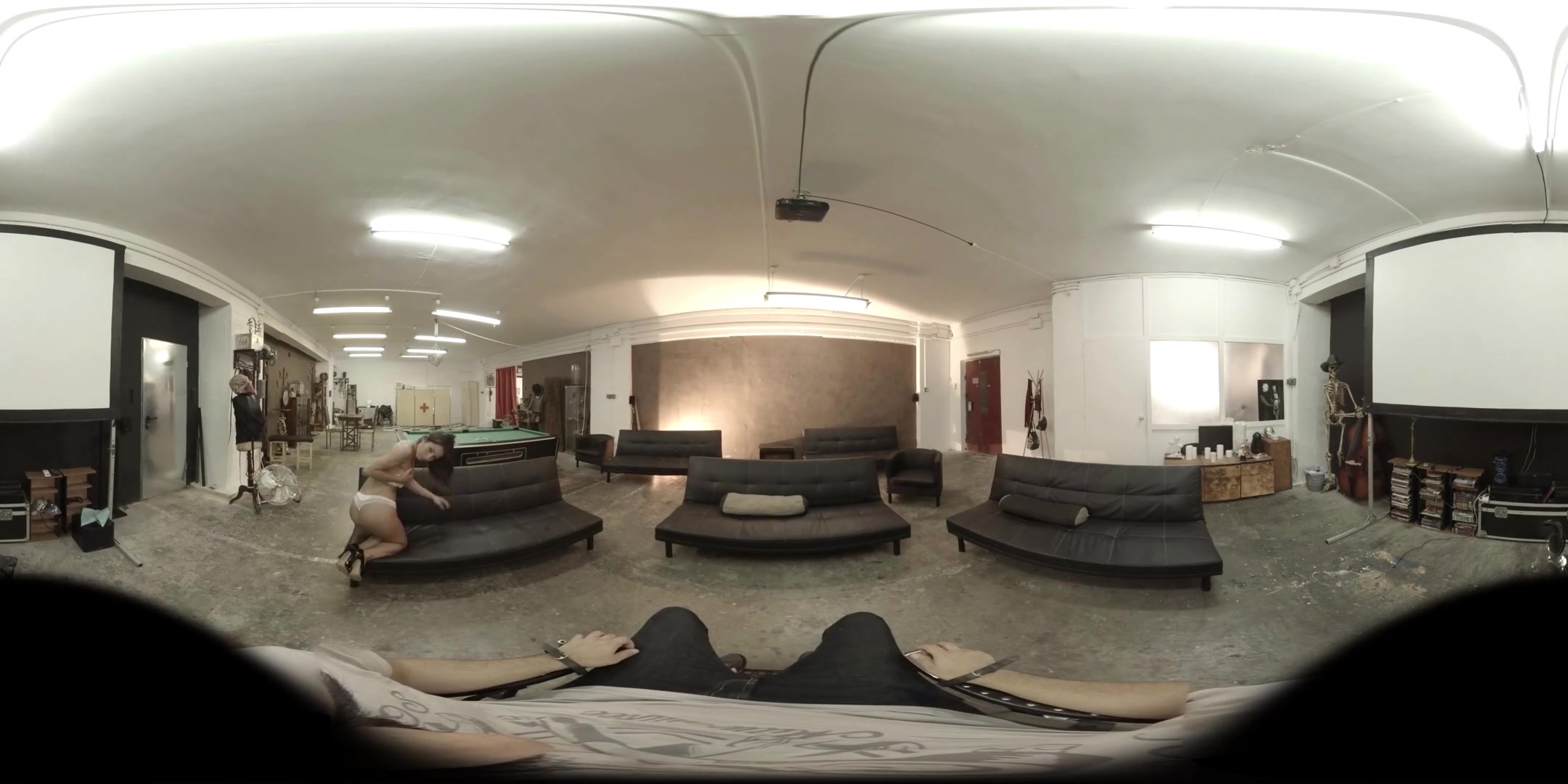 Valentina Bianco in Valentina's Studio: Catch My Attention - VirtualPorn360