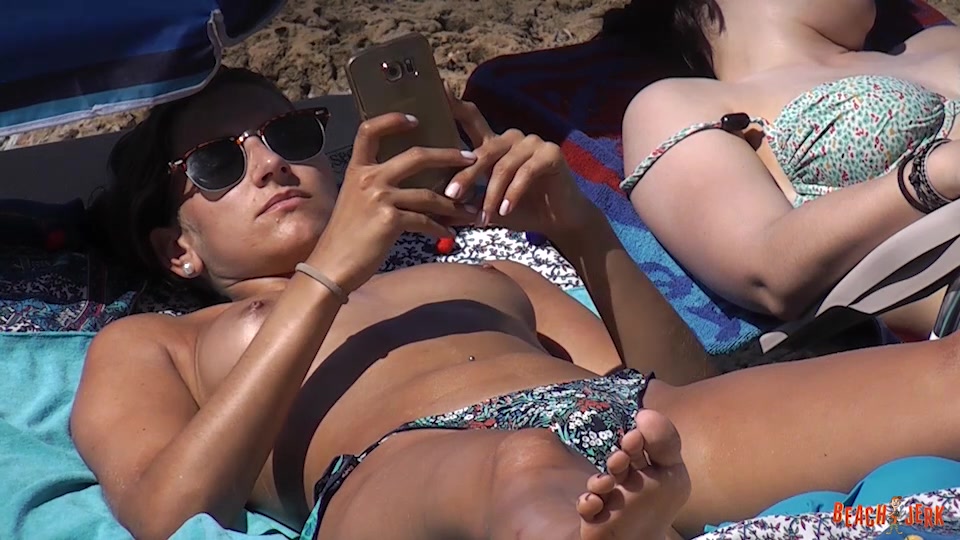 Boobs and sunbeds 14 - BeachJerk