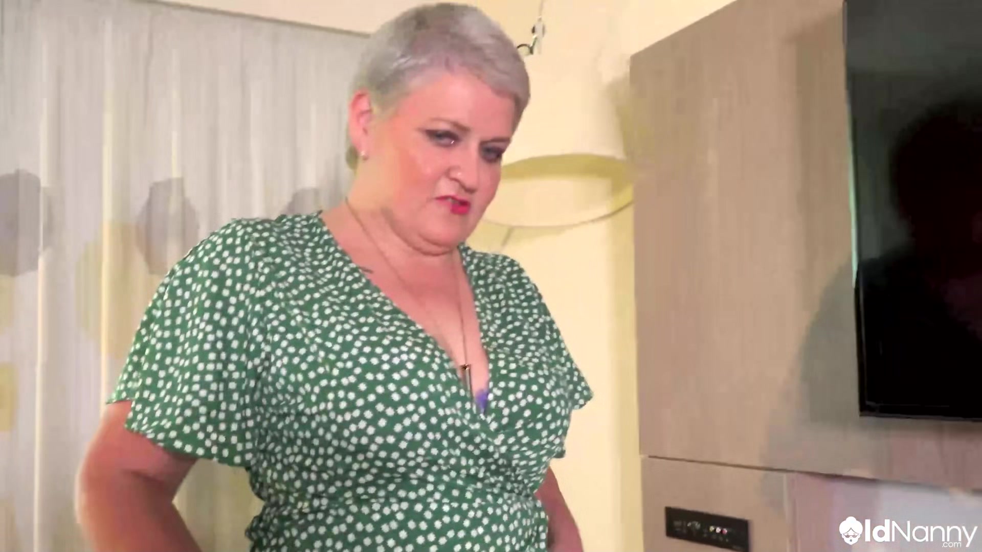 Curvy Tattooed British Mom Candy Solo Toy Play - OLDNANNY