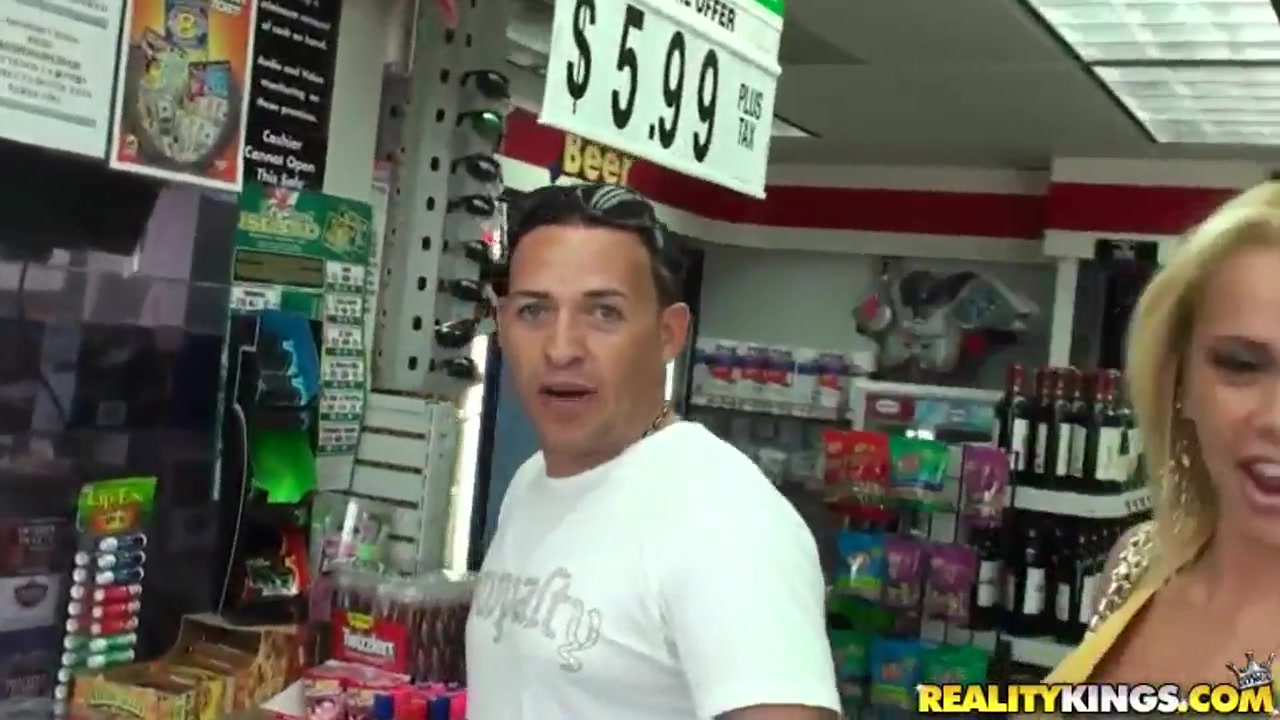 Male seduces sexual blonde milf to have sex