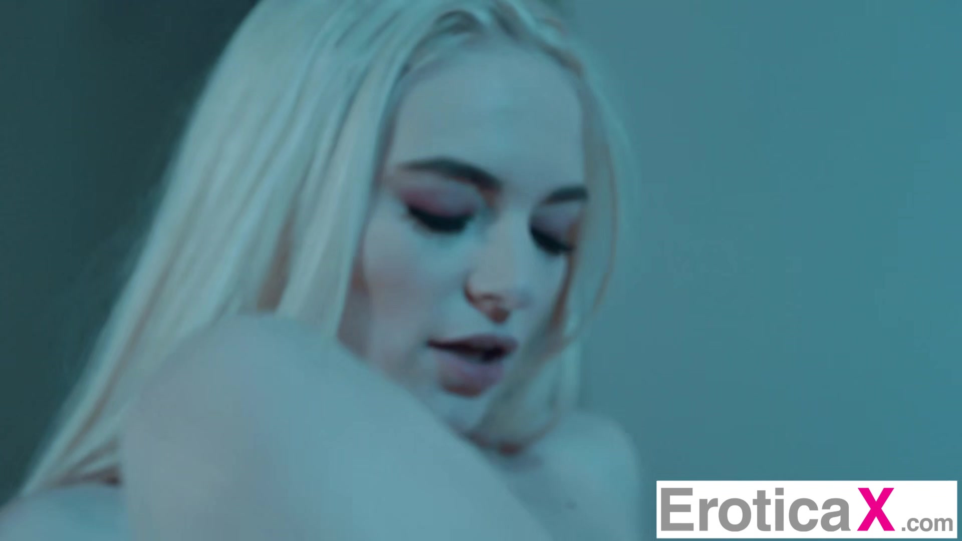 Stunning GF Massaged & Made Love To By BF - XEmpire