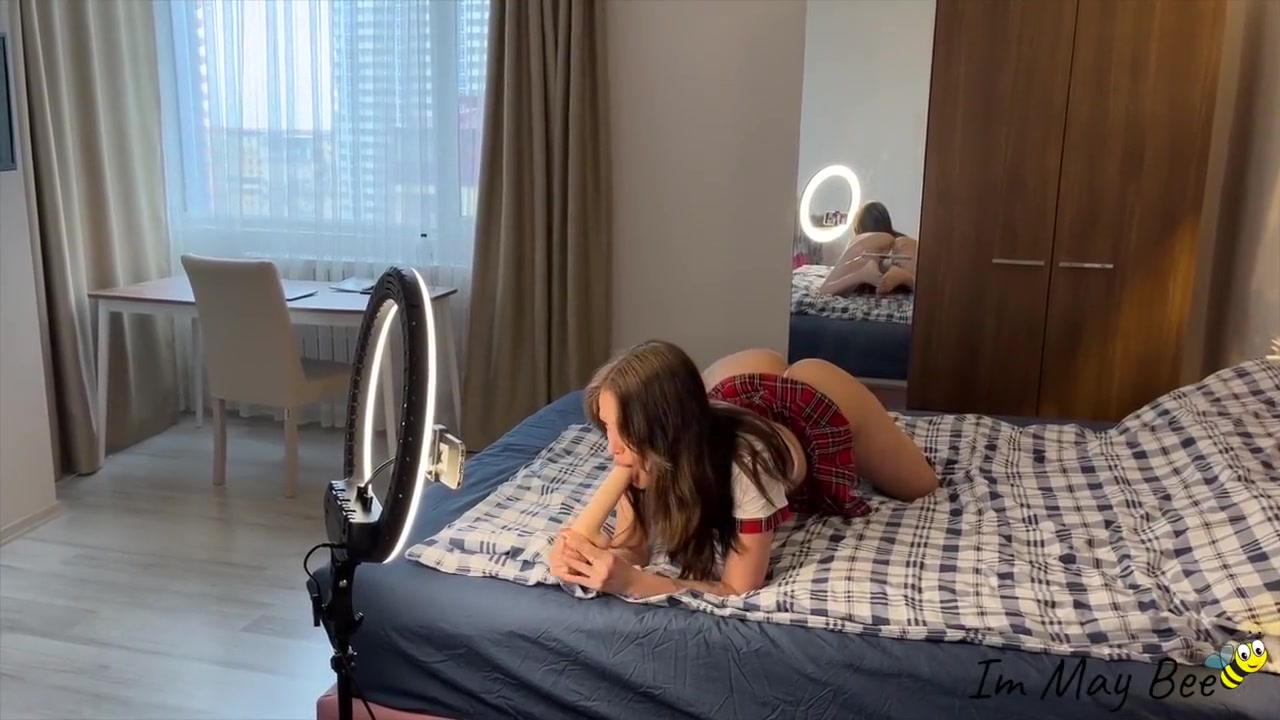 Immaybee - The Stepsister Sucked The Dildo On Camera. I With D Oit