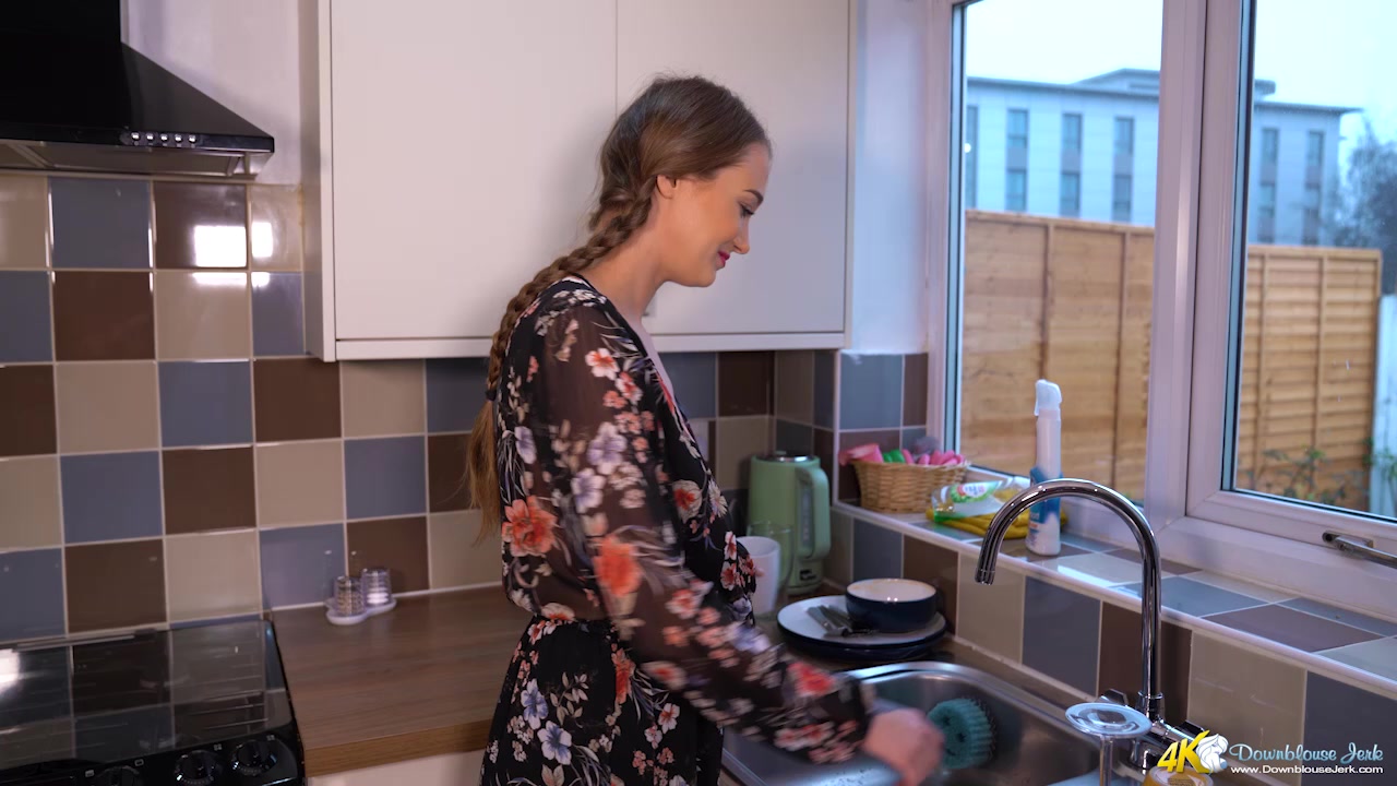 Wash Up Wank - DownblouseJerk