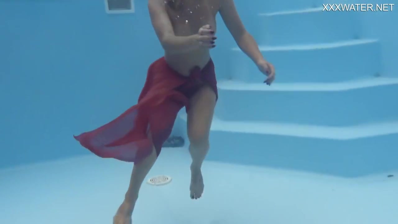 Russian Gorgeous Beauty Horny In The Pool
