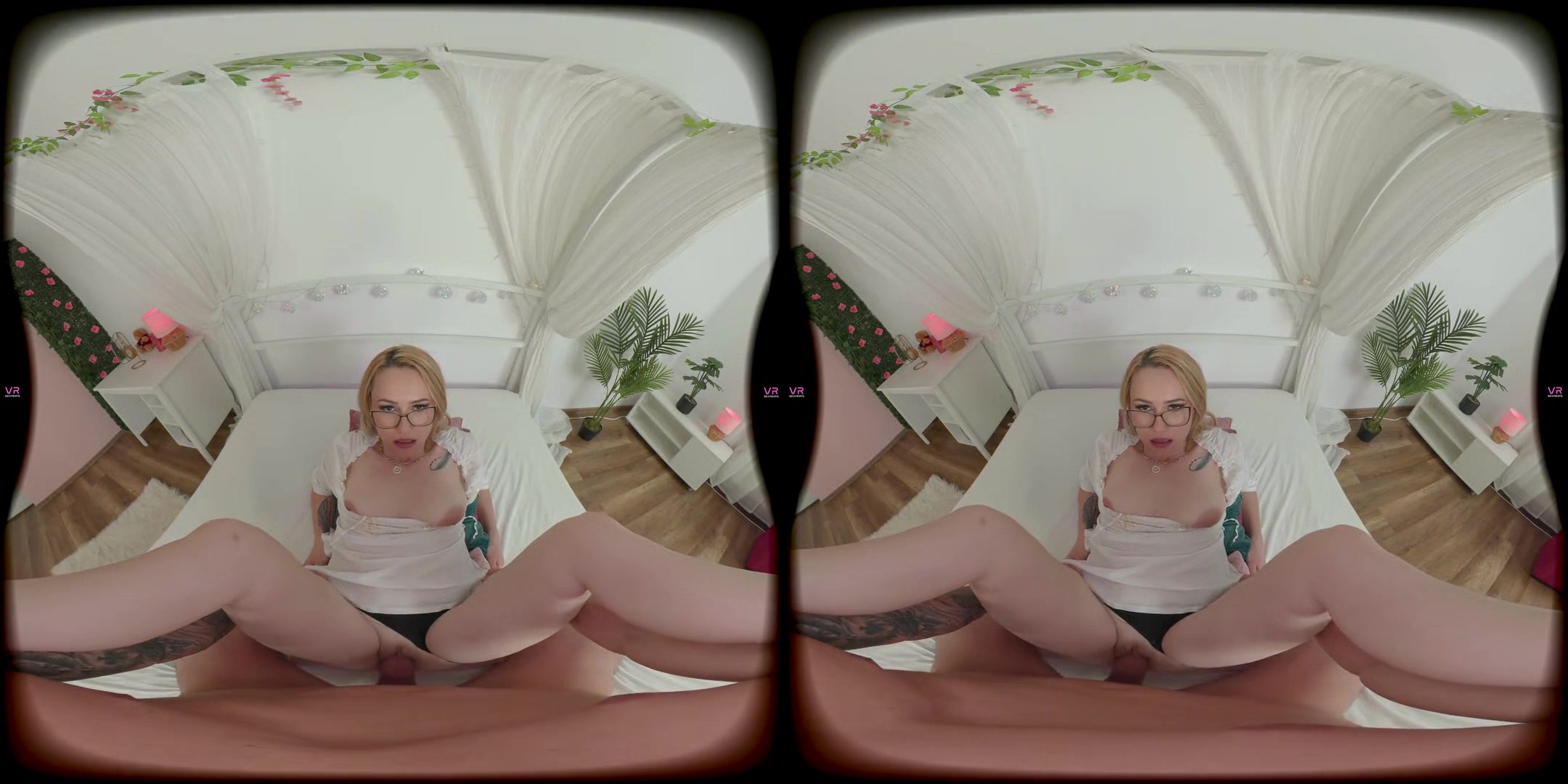 Hot Blonde Ellie Crystal