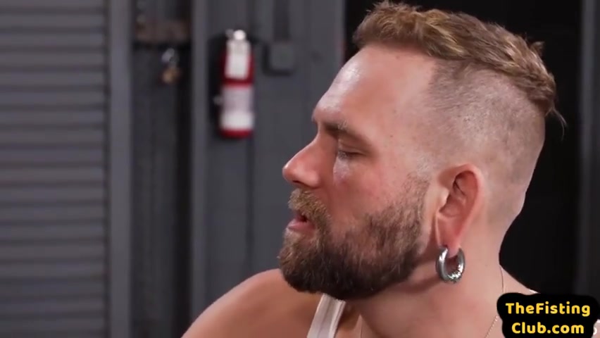 Czech Hunter - Fisted Jock Gets Assfisted And Rimmed By Car Mechanic