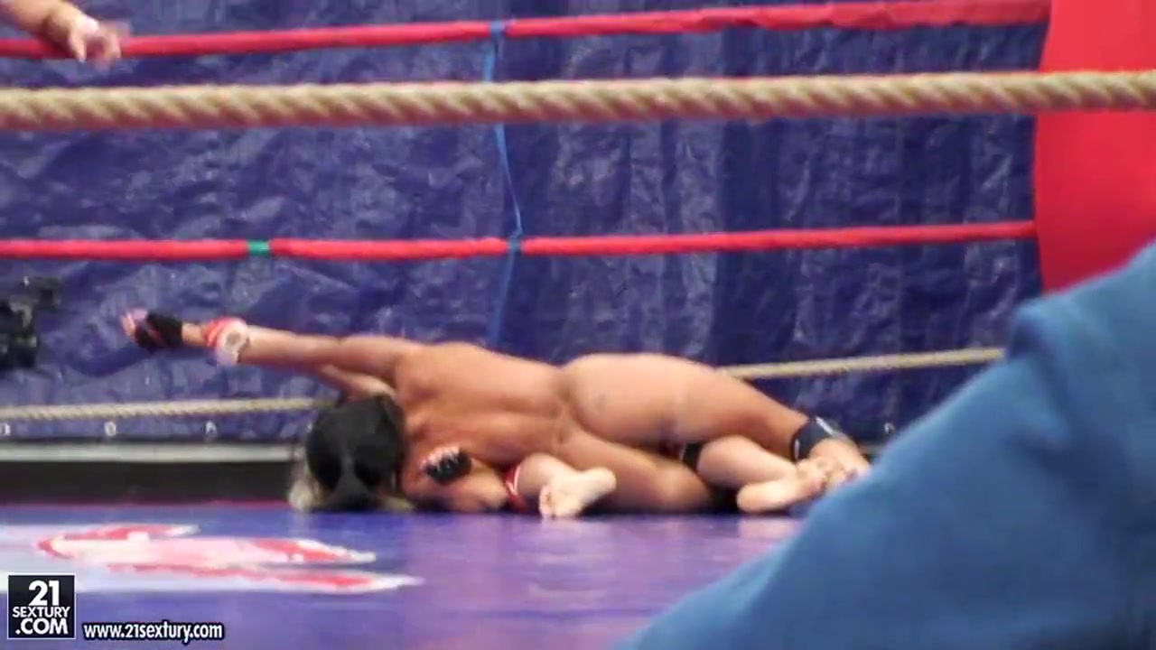 Brandy Smile performed a nude fighting with a sexy babe