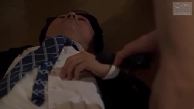 02550,A woman in serious agony